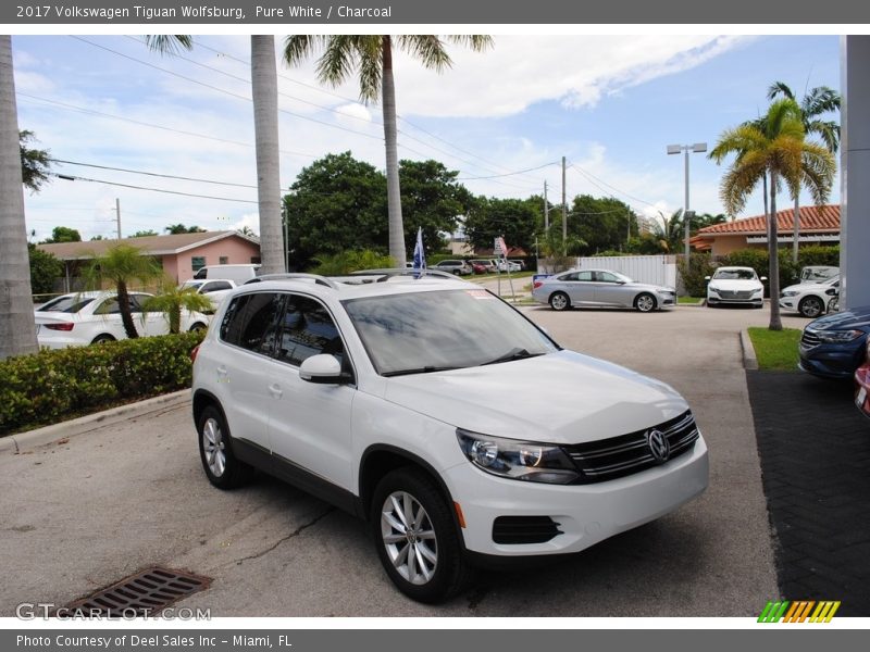Pure White / Charcoal 2017 Volkswagen Tiguan Wolfsburg