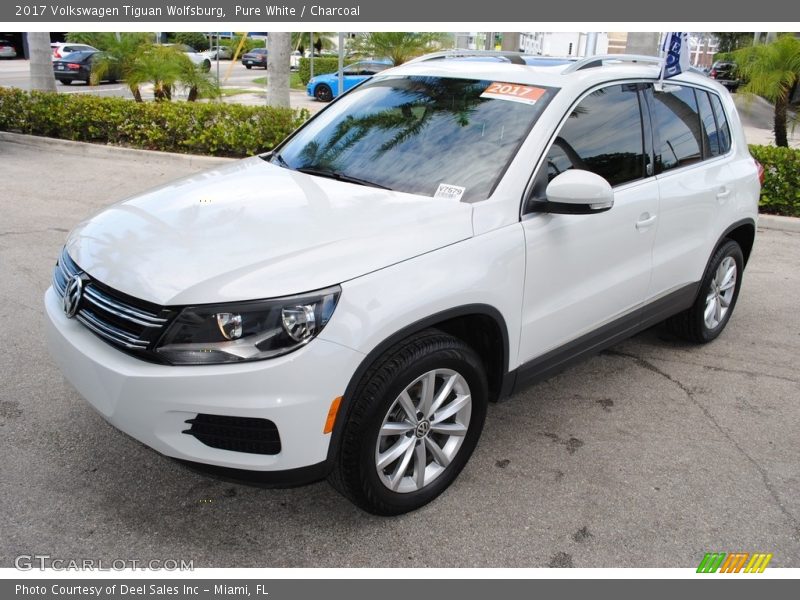 Pure White / Charcoal 2017 Volkswagen Tiguan Wolfsburg
