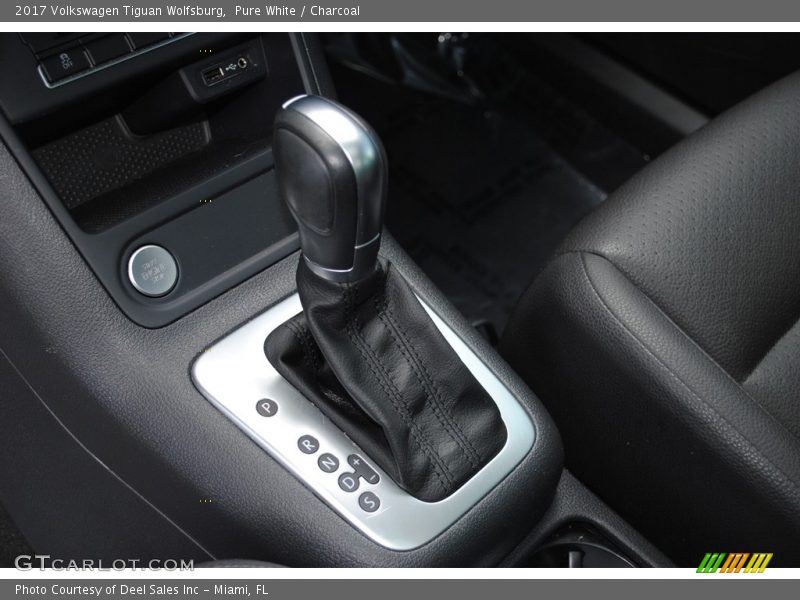 Pure White / Charcoal 2017 Volkswagen Tiguan Wolfsburg