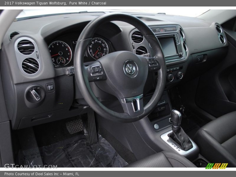 Pure White / Charcoal 2017 Volkswagen Tiguan Wolfsburg