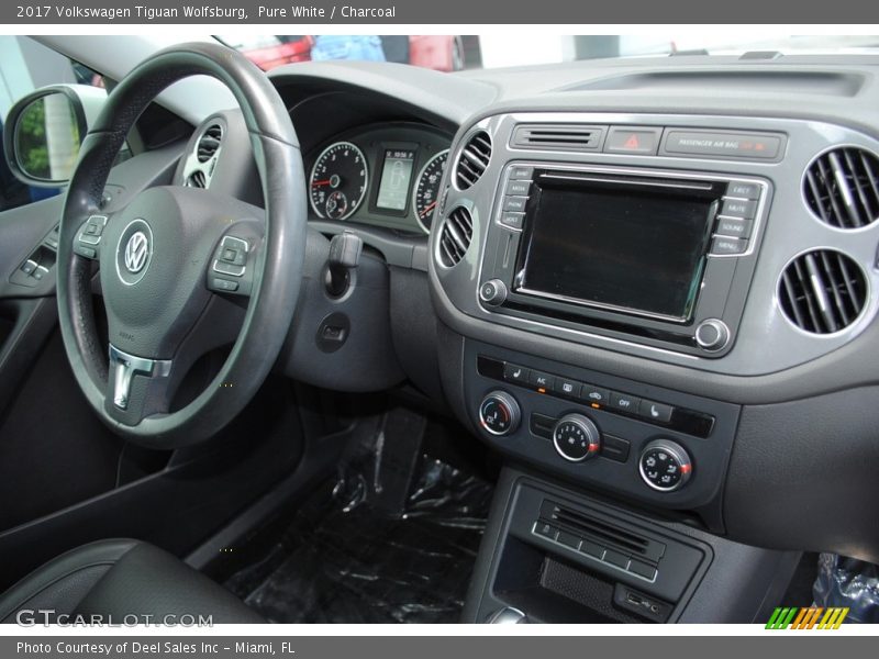 Pure White / Charcoal 2017 Volkswagen Tiguan Wolfsburg