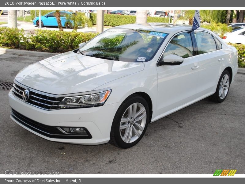 Pure White / Cornsilk Beige 2018 Volkswagen Passat SE