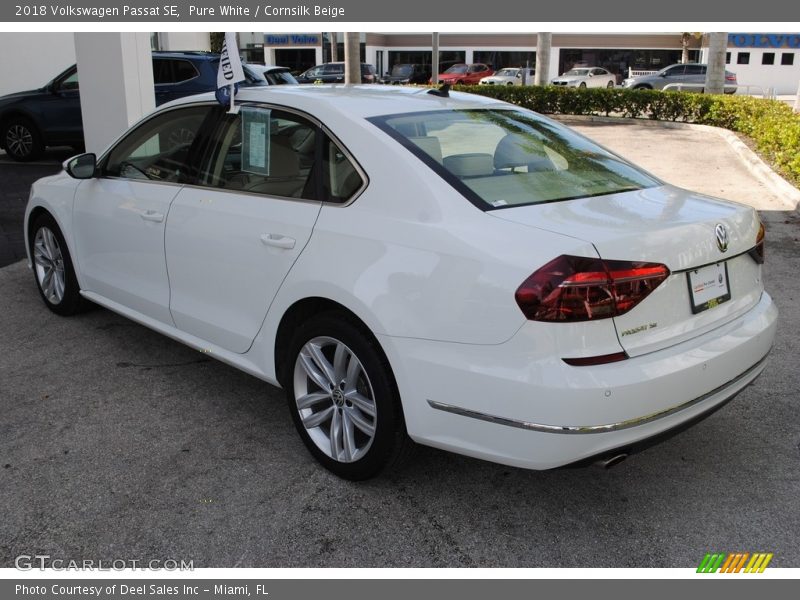 Pure White / Cornsilk Beige 2018 Volkswagen Passat SE