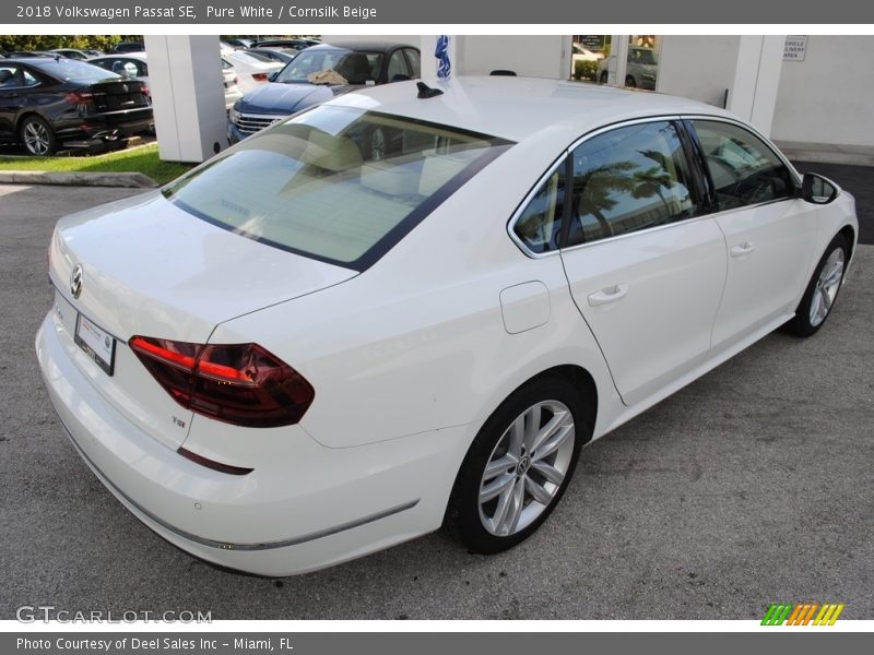 Pure White / Cornsilk Beige 2018 Volkswagen Passat SE