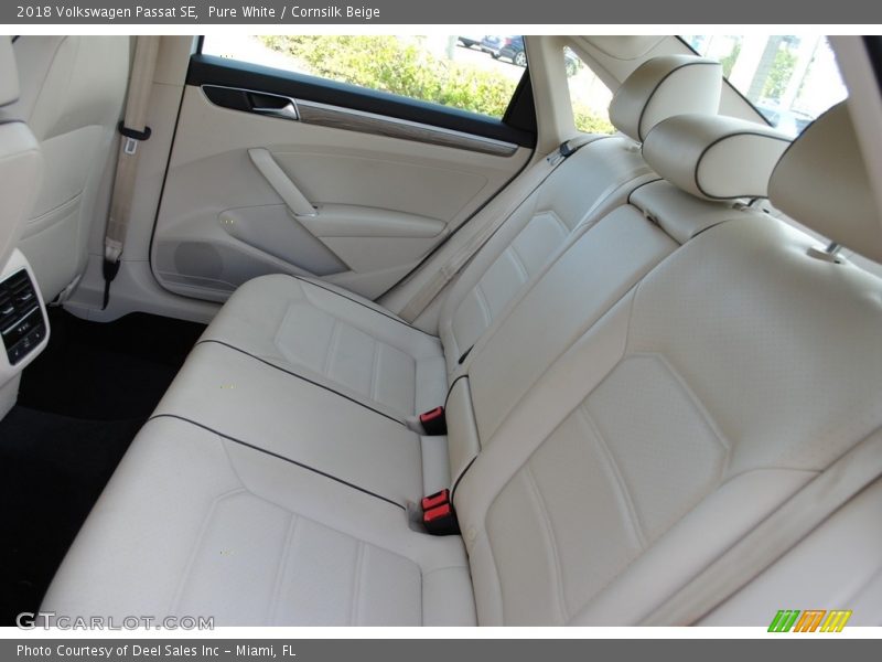 Pure White / Cornsilk Beige 2018 Volkswagen Passat SE