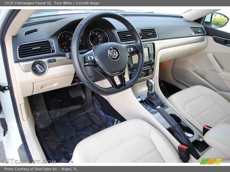 Pure White / Cornsilk Beige 2018 Volkswagen Passat SE
