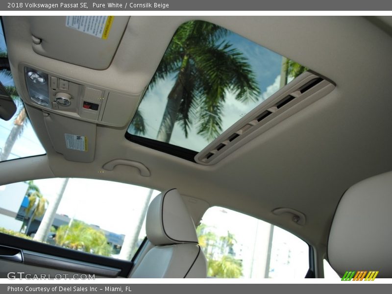 Pure White / Cornsilk Beige 2018 Volkswagen Passat SE