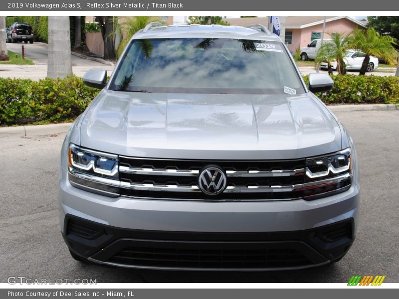 Reflex Silver Metallic / Titan Black 2019 Volkswagen Atlas S