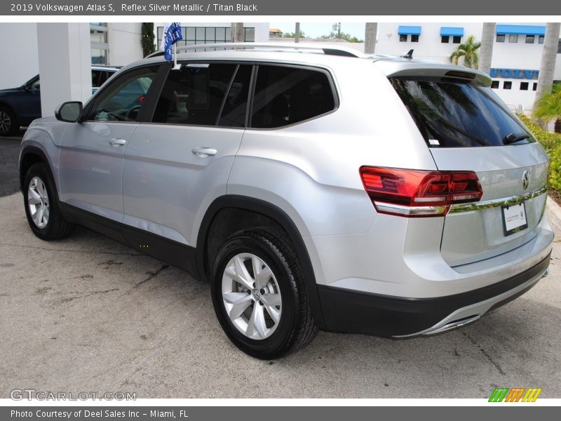 Reflex Silver Metallic / Titan Black 2019 Volkswagen Atlas S