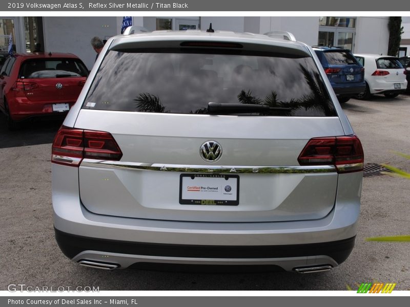 Reflex Silver Metallic / Titan Black 2019 Volkswagen Atlas S