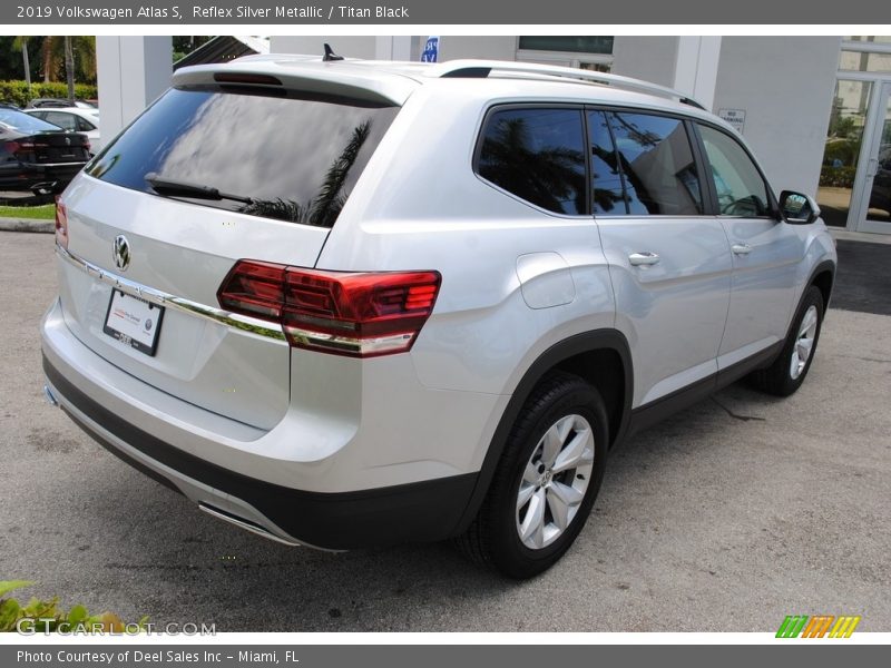 Reflex Silver Metallic / Titan Black 2019 Volkswagen Atlas S