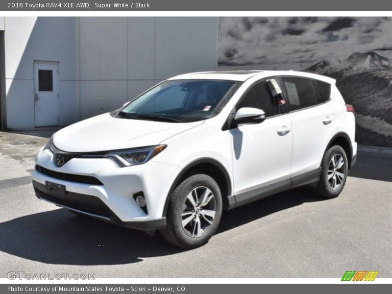 Super White / Black 2018 Toyota RAV4 XLE AWD