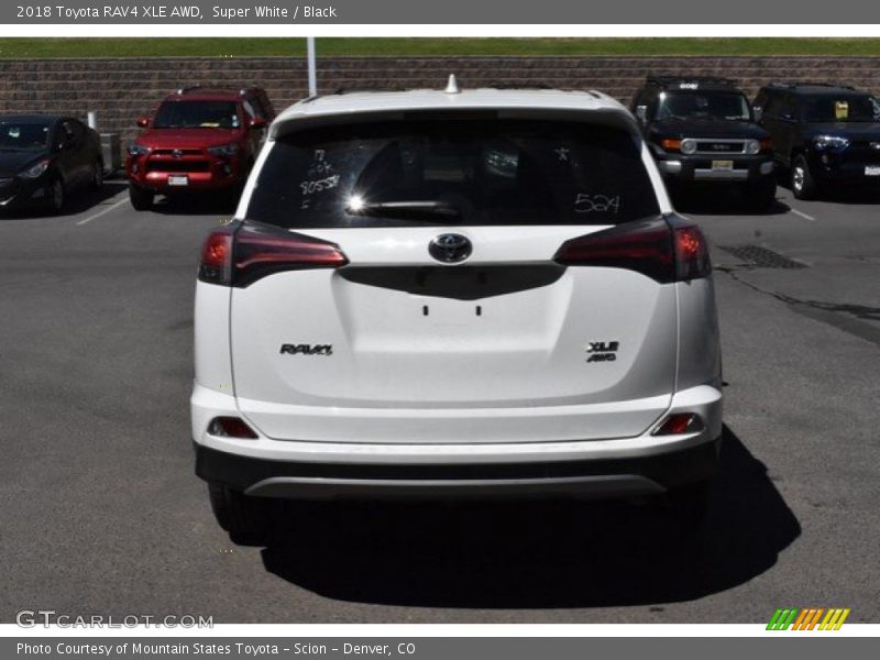 Super White / Black 2018 Toyota RAV4 XLE AWD