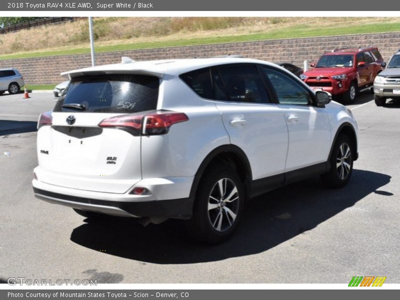Super White / Black 2018 Toyota RAV4 XLE AWD