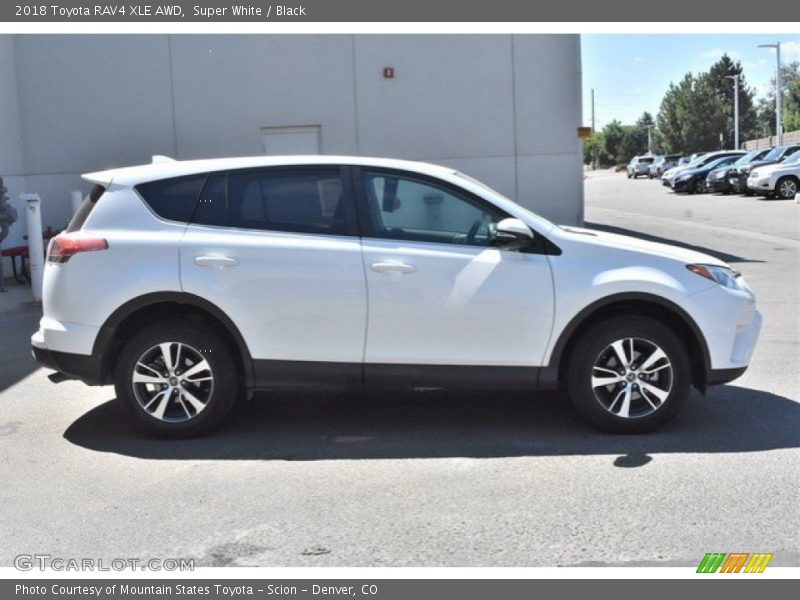 Super White / Black 2018 Toyota RAV4 XLE AWD