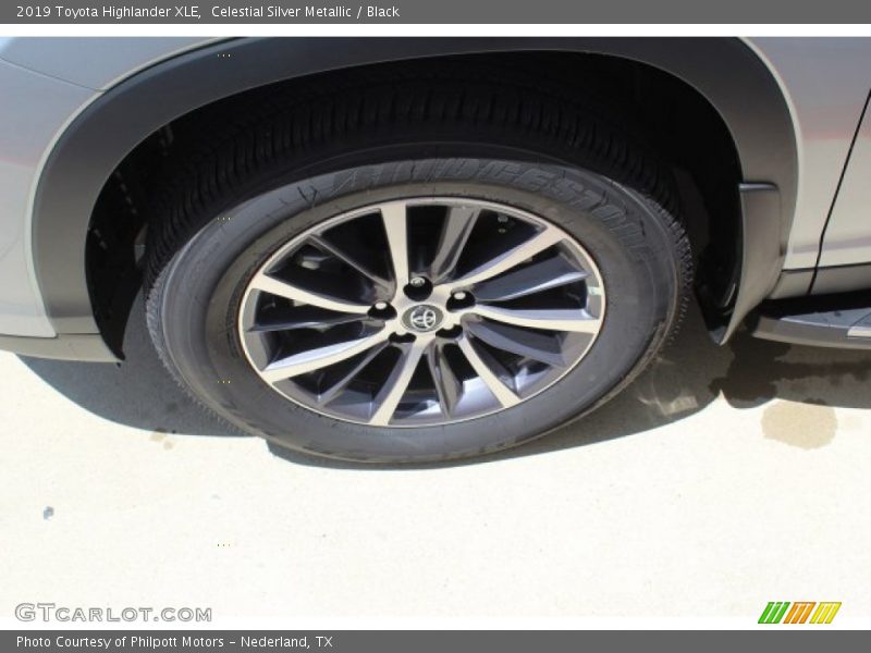 Celestial Silver Metallic / Black 2019 Toyota Highlander XLE