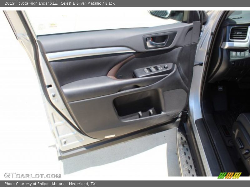 Celestial Silver Metallic / Black 2019 Toyota Highlander XLE