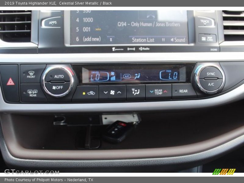 Celestial Silver Metallic / Black 2019 Toyota Highlander XLE
