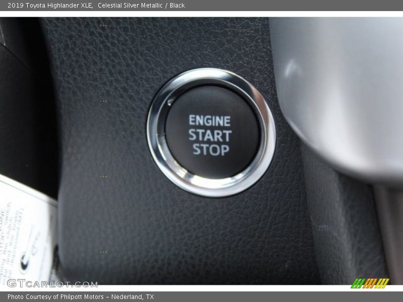 Celestial Silver Metallic / Black 2019 Toyota Highlander XLE