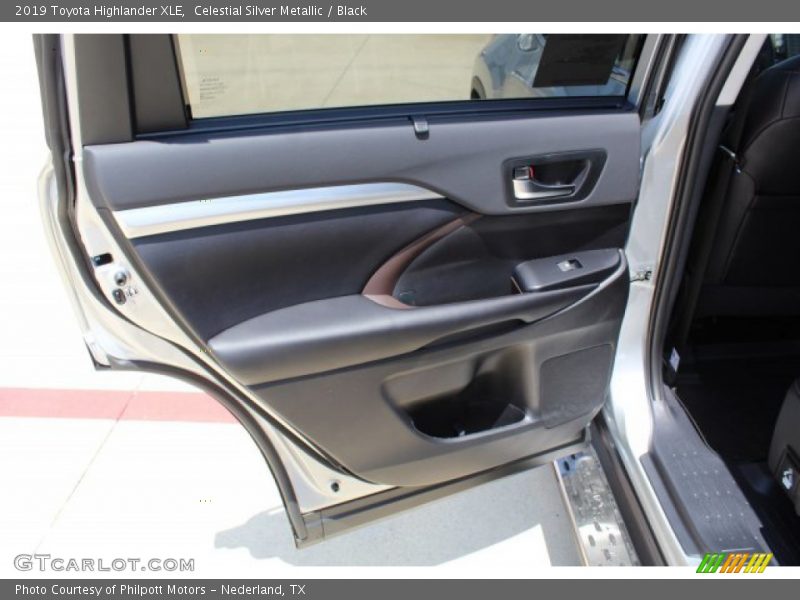 Celestial Silver Metallic / Black 2019 Toyota Highlander XLE