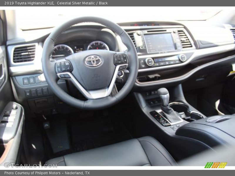 Celestial Silver Metallic / Black 2019 Toyota Highlander XLE
