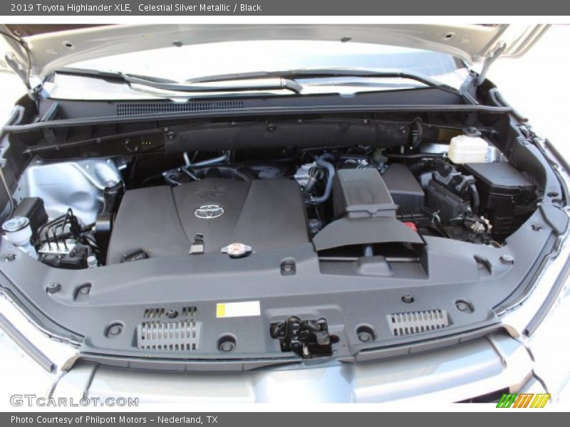 Celestial Silver Metallic / Black 2019 Toyota Highlander XLE