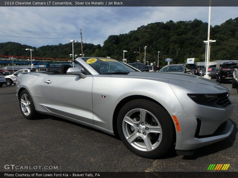 Front 3/4 View of 2019 Camaro LT Convertible