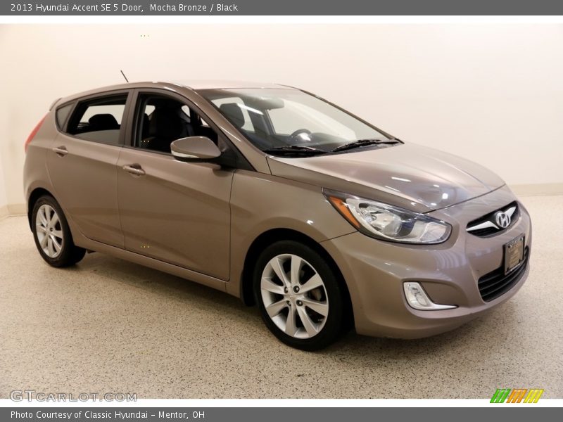 Mocha Bronze / Black 2013 Hyundai Accent SE 5 Door