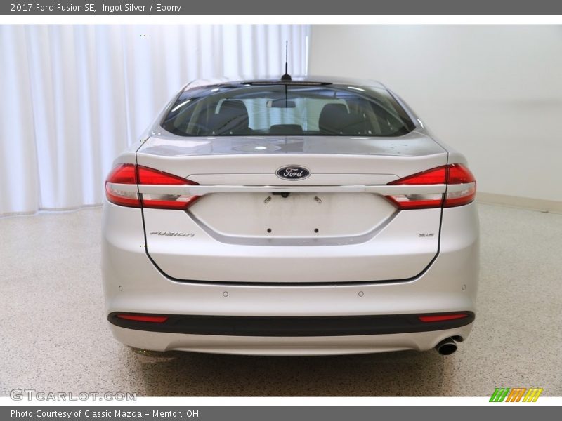 Ingot Silver / Ebony 2017 Ford Fusion SE
