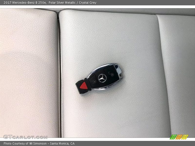 Polar Silver Metallic / Crystal Grey 2017 Mercedes-Benz B 250e