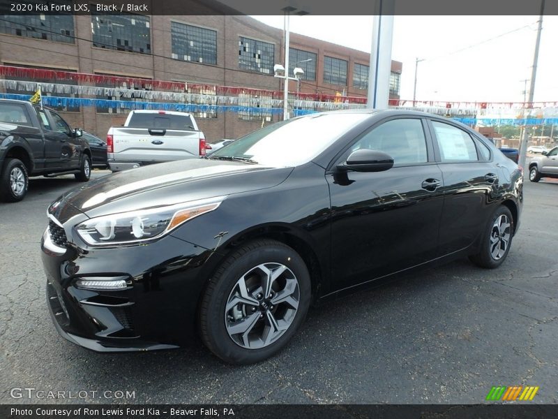 Front 3/4 View of 2020 Forte LXS