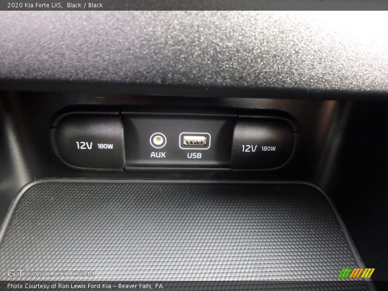 Black / Black 2020 Kia Forte LXS