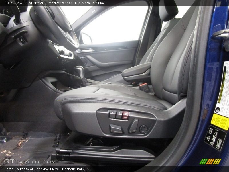 Mediterranean Blue Metallic / Black 2019 BMW X1 xDrive28i