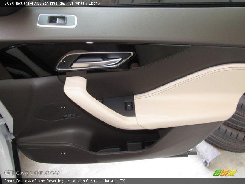 Fuji White / Ebony 2020 Jaguar F-PACE 25t Prestige