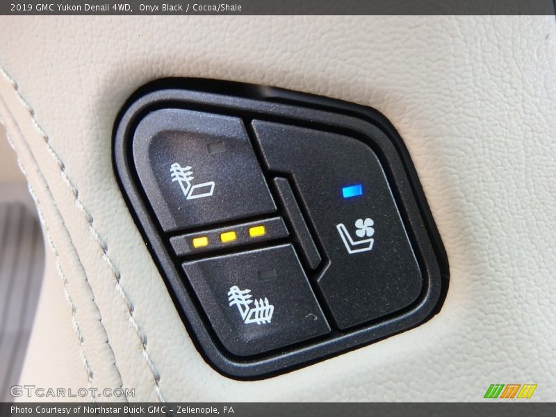 Onyx Black / Cocoa/Shale 2019 GMC Yukon Denali 4WD
