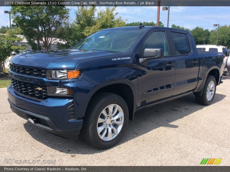 Front 3/4 View of 2019 Silverado 1500 Custom Crew Cab 4WD