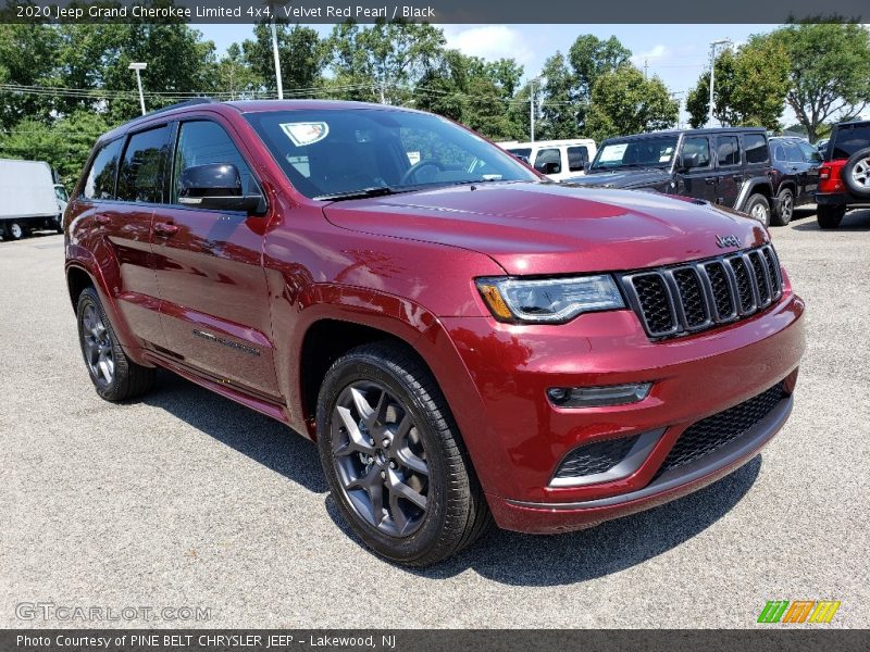 Front 3/4 View of 2020 Grand Cherokee Limited 4x4