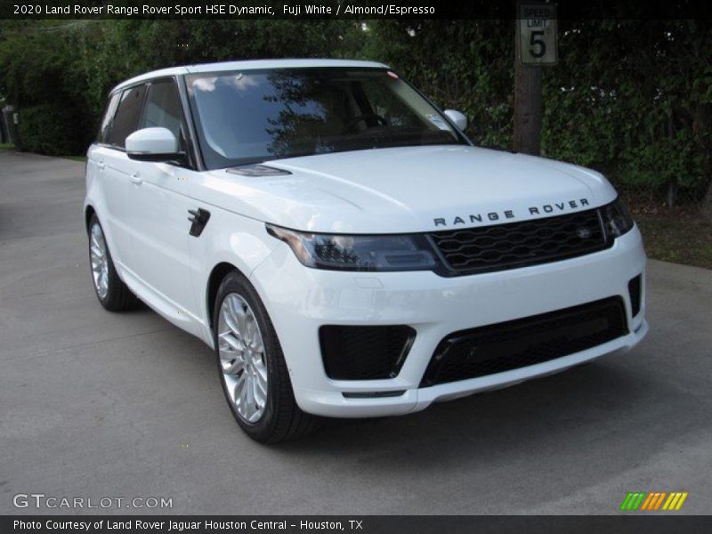 Front 3/4 View of 2020 Range Rover Sport HSE Dynamic