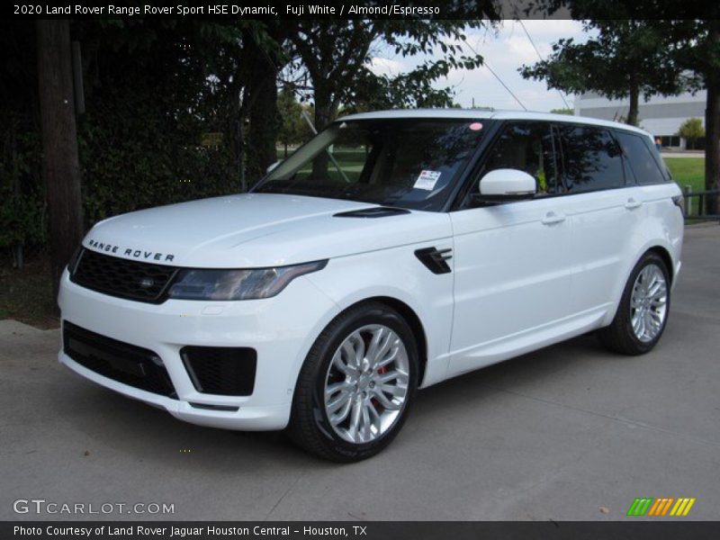 Front 3/4 View of 2020 Range Rover Sport HSE Dynamic