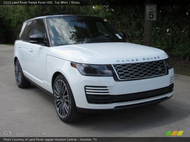 Front 3/4 View of 2020 Range Rover HSE
