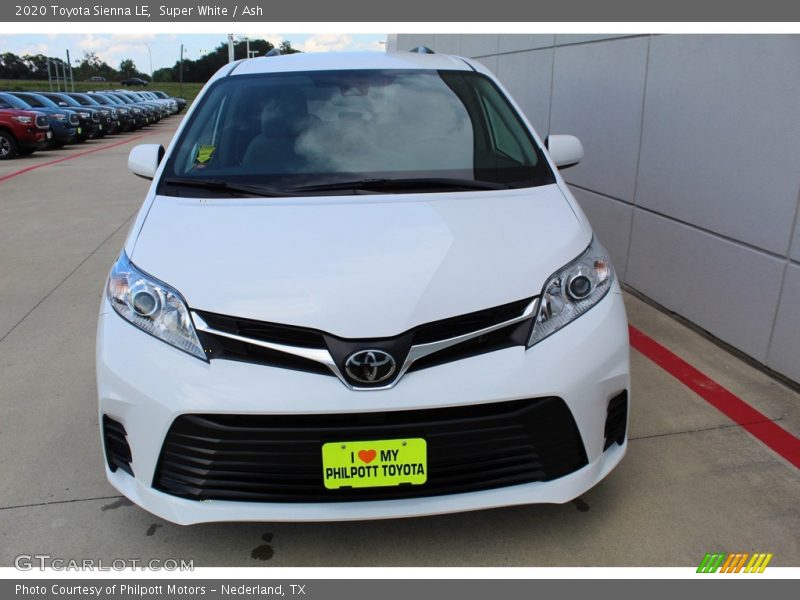 Super White / Ash 2020 Toyota Sienna LE