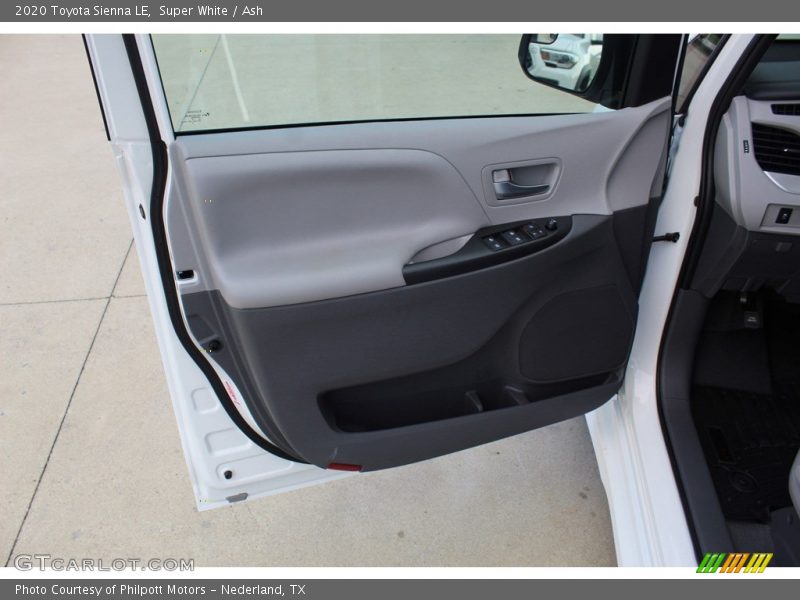 Super White / Ash 2020 Toyota Sienna LE