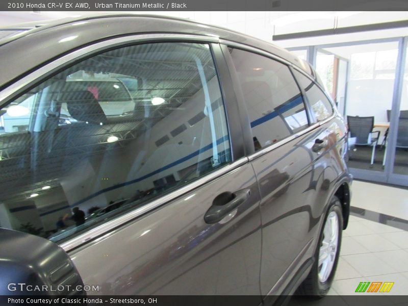 Urban Titanium Metallic / Black 2010 Honda CR-V EX AWD