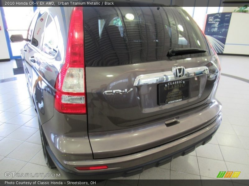 Urban Titanium Metallic / Black 2010 Honda CR-V EX AWD