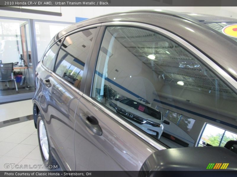 Urban Titanium Metallic / Black 2010 Honda CR-V EX AWD