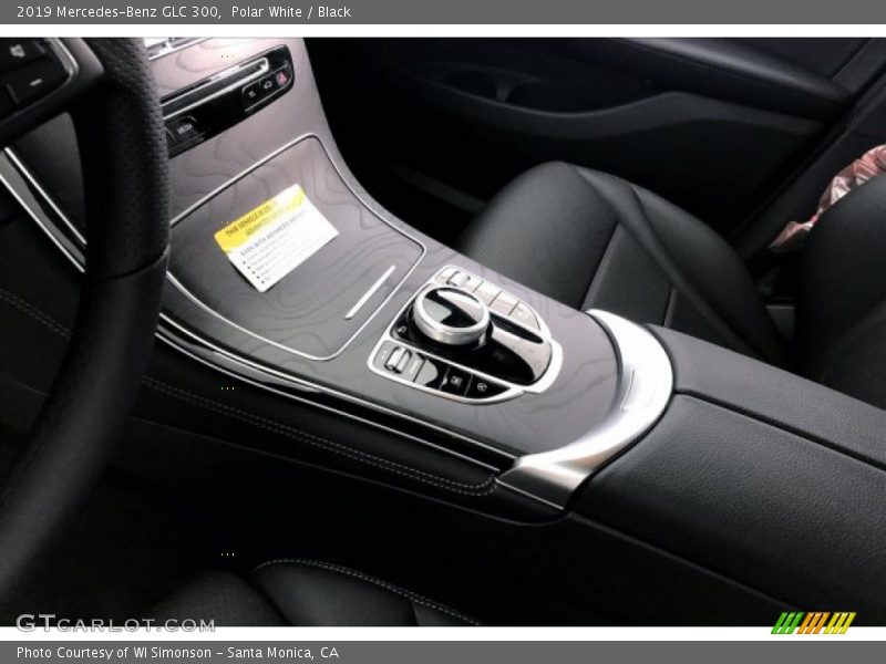 Polar White / Black 2019 Mercedes-Benz GLC 300