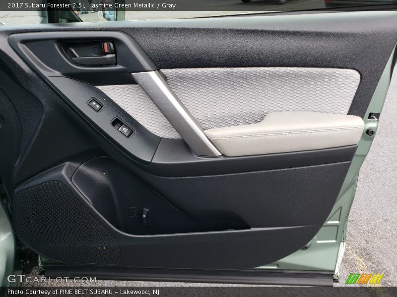 Jasmine Green Metallic / Gray 2017 Subaru Forester 2.5i