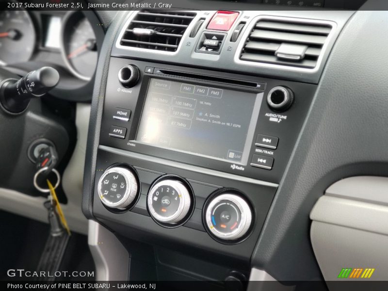 Jasmine Green Metallic / Gray 2017 Subaru Forester 2.5i