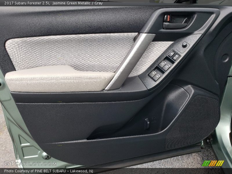 Jasmine Green Metallic / Gray 2017 Subaru Forester 2.5i