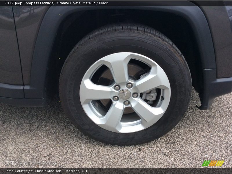 Granite Crystal Metallic / Black 2019 Jeep Compass Latitude